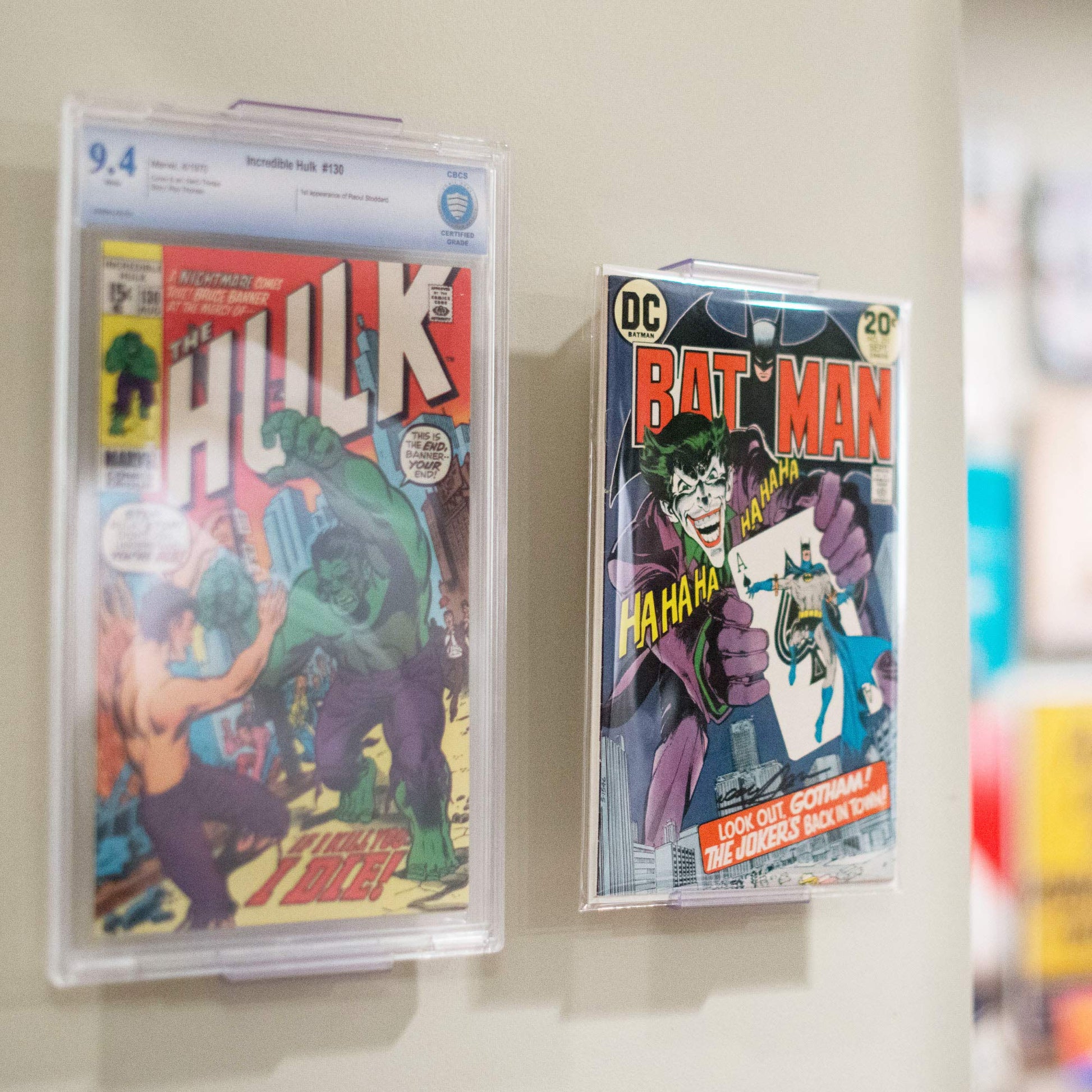 Comic Book Magnet Hanger - Secure Display